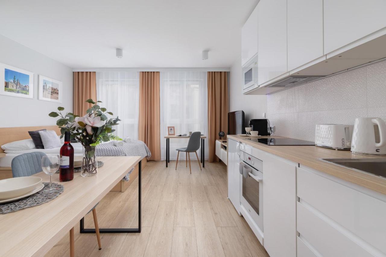 City Studio With Ac Czarnowiejska By Renters Krakkó Kültér fotó