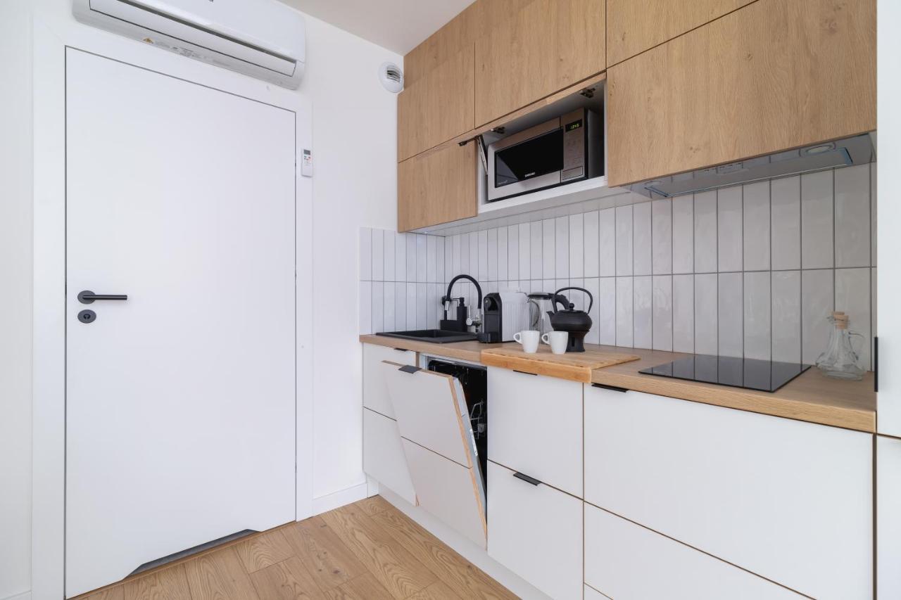 City Studio With Ac Czarnowiejska By Renters Krakkó Kültér fotó
