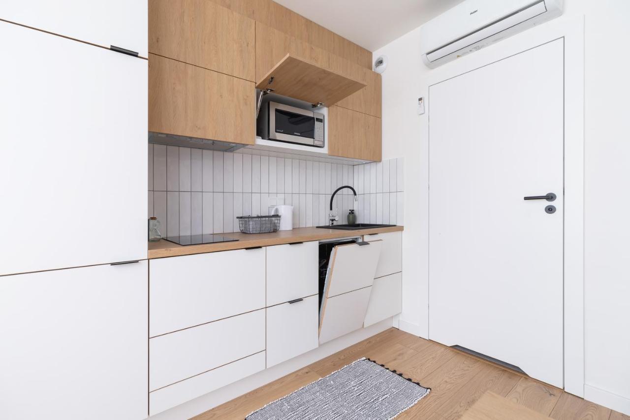 City Studio With Ac Czarnowiejska By Renters Krakkó Kültér fotó